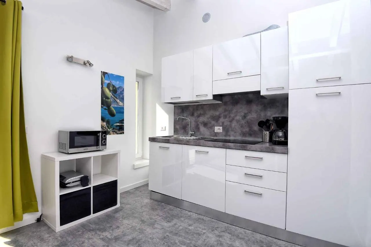 Apartments In Tremosine Sul Garda 34645 Italy